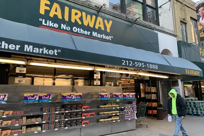 Photographs of Fairway Market on the Upper West Side